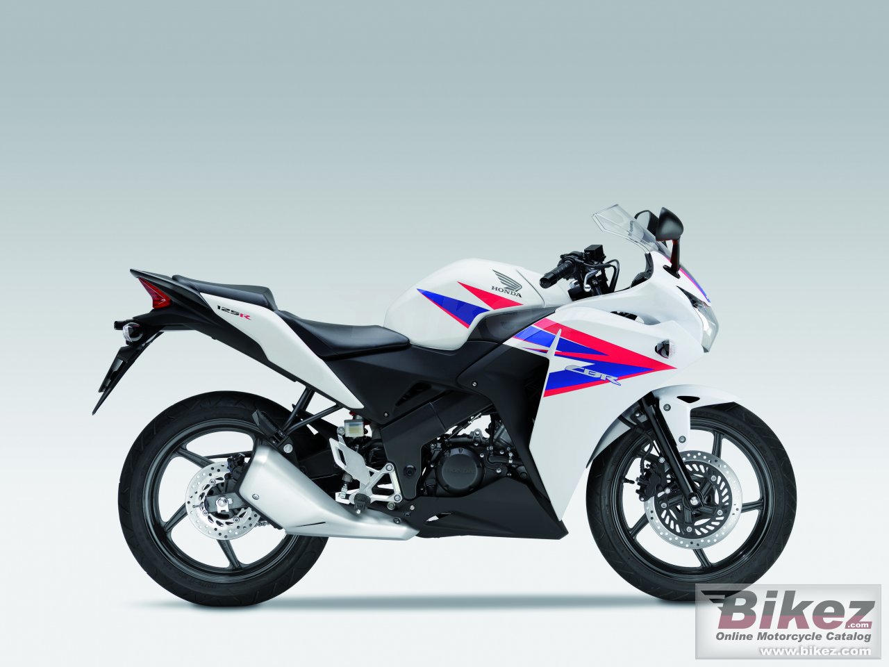 Big Honda cbr125r picture and wallpaper from Bikez.com